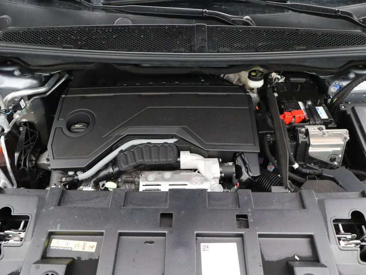 1.2 e-Hybrid First Edition 8 Jaar Garantie | Panoramadak | Elektrisch Verstelbare stoelen | Stoelverwarming en Verkoeling | Stuurwielverwarming | Adaptieve Cruise Control | Drive Assist | Pr