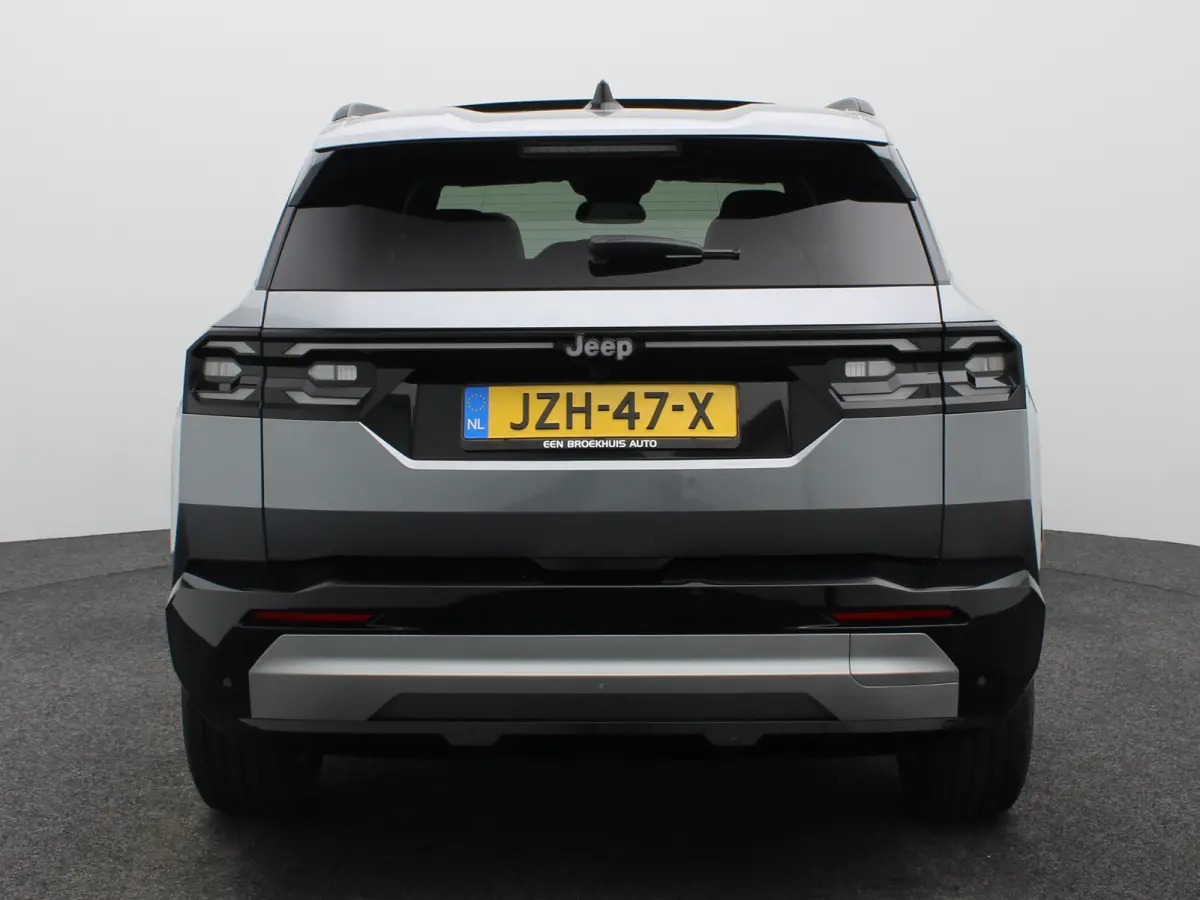 1.2 e-Hybrid First Edition 8 Jaar Garantie | Panoramadak | Elektrisch Verstelbare stoelen | Stoelverwarming en Verkoeling | Stuurwielverwarming | Adaptieve Cruise Control | Drive Assist | Pr