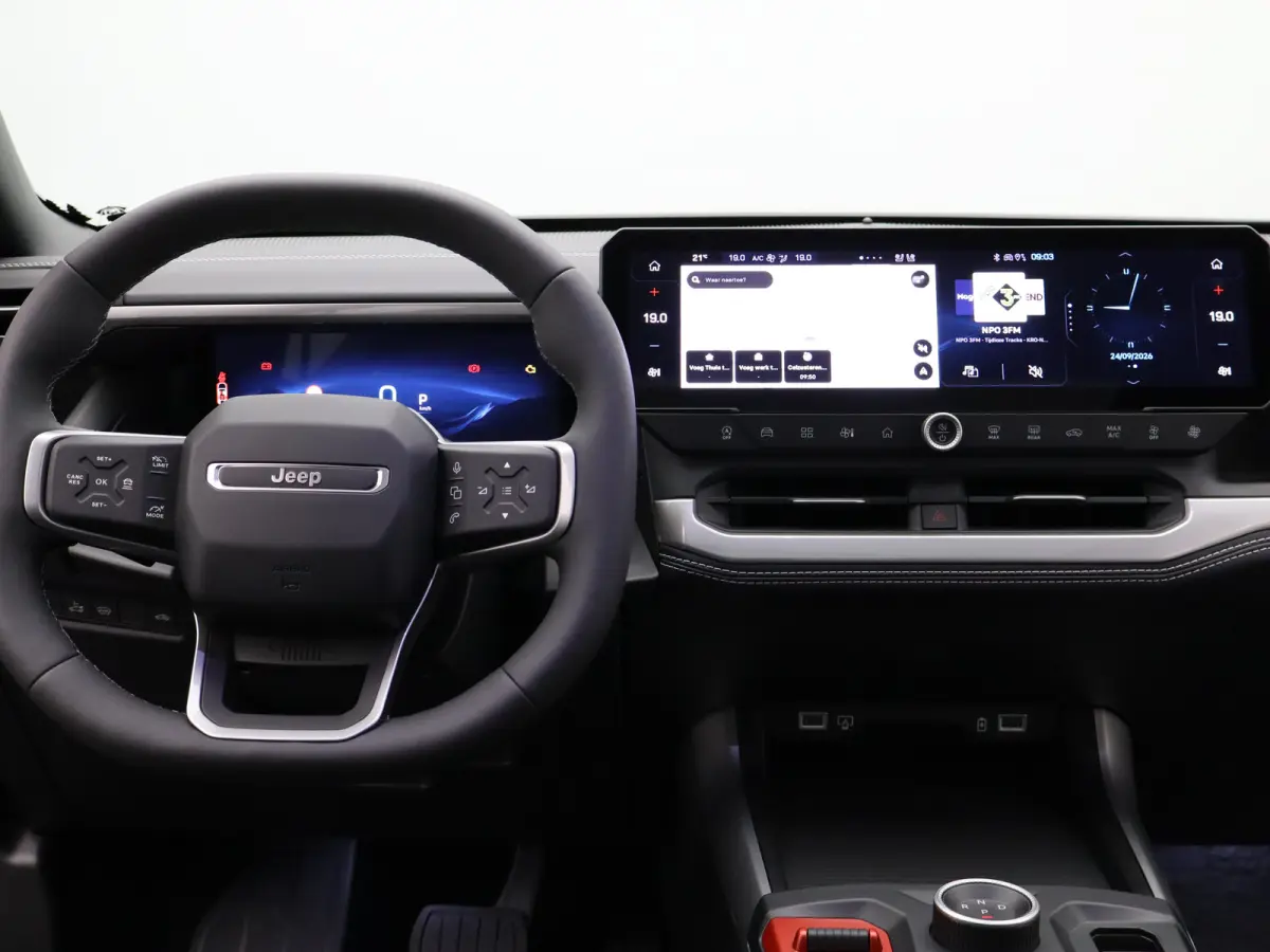 1.2 e-Hybrid First Edition 8 Jaar Garantie | Panoramadak | Elektrisch Verstelbare stoelen | Stoelverwarming en Verkoeling | Stuurwielverwarming | Adaptieve Cruise Control | Drive Assist | Pr