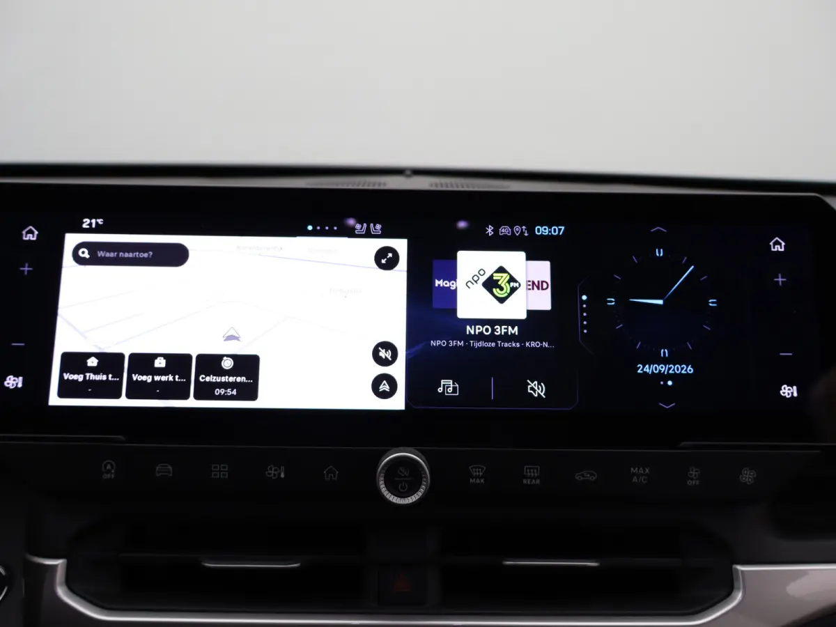 1.2 e-Hybrid First Edition 8 Jaar Garantie | Panoramadak | Elektrisch Verstelbare stoelen | Stoelverwarming en Verkoeling | Stuurwielverwarming | Adaptieve Cruise Control | Drive Assist | Pr