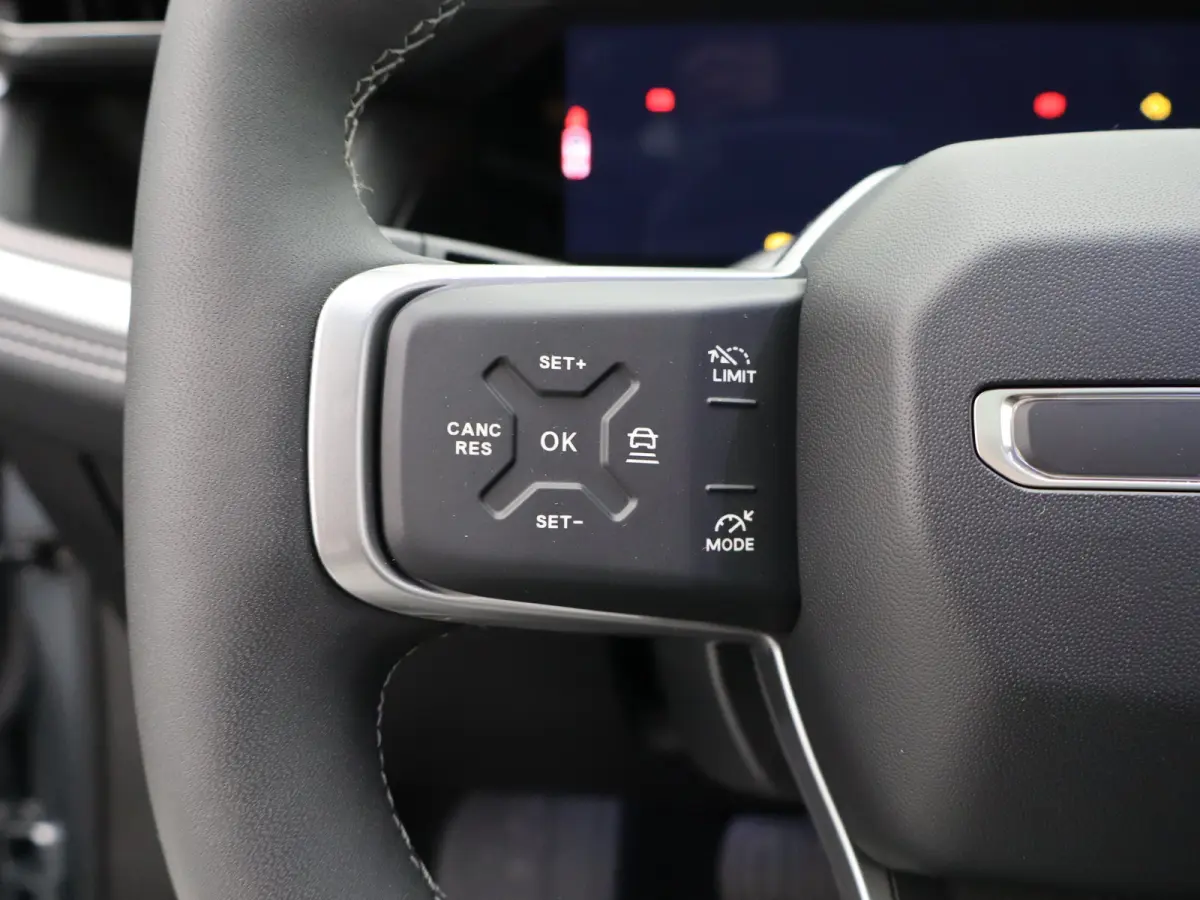 1.2 e-Hybrid First Edition 8 Jaar Garantie | Panoramadak | Elektrisch Verstelbare stoelen | Stoelverwarming en Verkoeling | Stuurwielverwarming | Adaptieve Cruise Control | Drive Assist | Pr