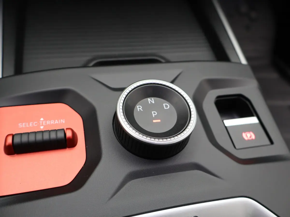 1.2 e-Hybrid First Edition 8 Jaar Garantie | Panoramadak | Elektrisch Verstelbare stoelen | Stoelverwarming en Verkoeling | Stuurwielverwarming | Adaptieve Cruise Control | Drive Assist | Pr