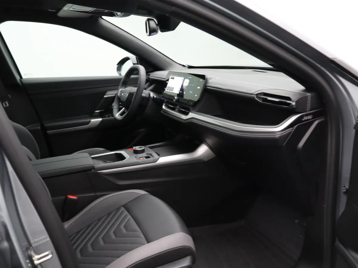 1.2 e-Hybrid First Edition 8 Jaar Garantie | Panoramadak | Elektrisch Verstelbare stoelen | Stoelverwarming en Verkoeling | Stuurwielverwarming | Adaptieve Cruise Control | Drive Assist | Pr