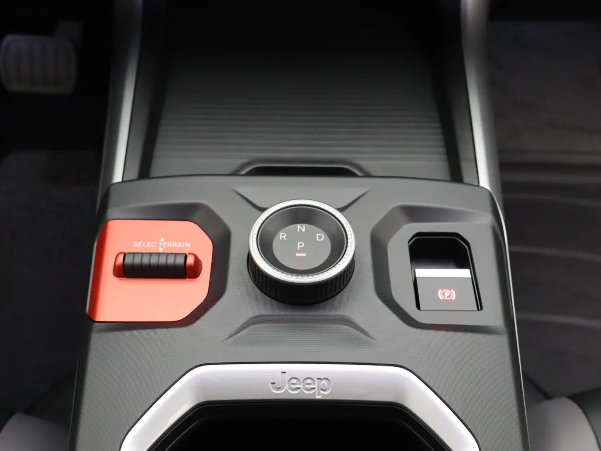 1.2 e-Hybrid First Edition 8 Jaar Garantie | Panoramadak | Elektrisch Verstelbare stoelen | Stoelverwarming en Verkoeling | Stuurwielverwarming | Adaptieve Cruise Control | Drive Assist | Pr