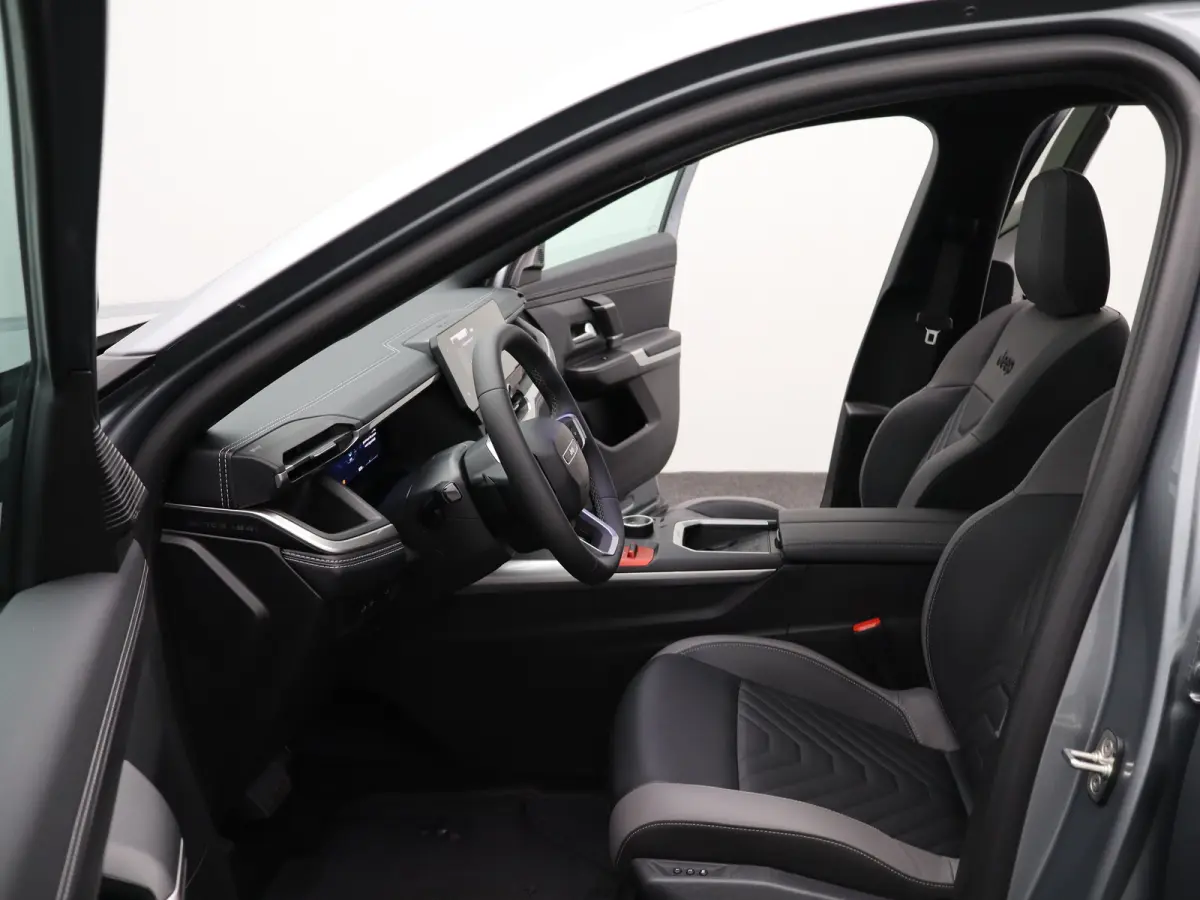 1.2 e-Hybrid First Edition 8 Jaar Garantie | Panoramadak | Elektrisch Verstelbare stoelen | Stoelverwarming en Verkoeling | Stuurwielverwarming | Adaptieve Cruise Control | Drive Assist | Pr