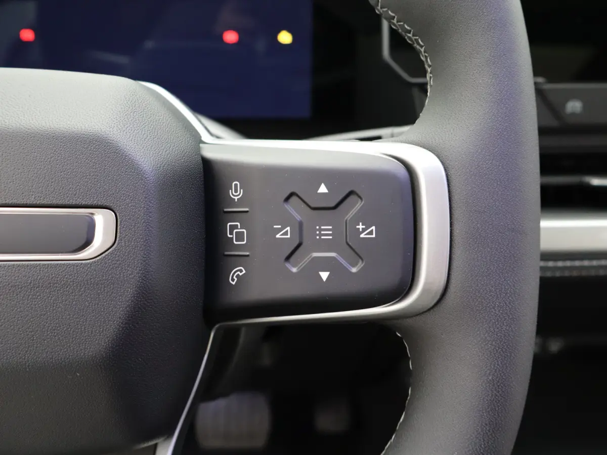 1.2 e-Hybrid First Edition 8 Jaar Garantie | Panoramadak | Elektrisch Verstelbare stoelen | Stoelverwarming en Verkoeling | Stuurwielverwarming | Adaptieve Cruise Control | Drive Assist | Pr