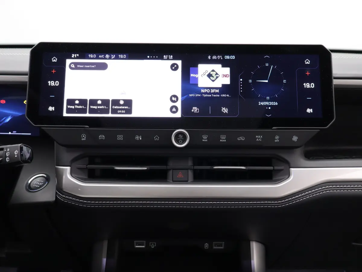 1.2 e-Hybrid First Edition 8 Jaar Garantie | Panoramadak | Elektrisch Verstelbare stoelen | Stoelverwarming en Verkoeling | Stuurwielverwarming | Adaptieve Cruise Control | Drive Assist | Pr