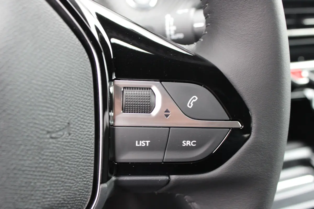 Allure | Active Safety Brake met camera en radar (automatisch noodremsysteem) met Distance Alert (waarschuwing dreigende aanrijding) | Advanced Active Safety Brake met camera en radar | Clim