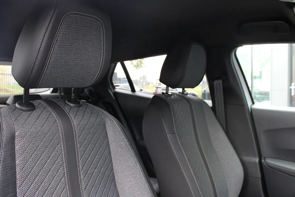 Allure | Active Safety Brake met camera en radar (automatisch noodremsysteem) met Distance Alert (waarschuwing dreigende aanrijding) | Advanced Active Safety Brake met camera en radar | Clim