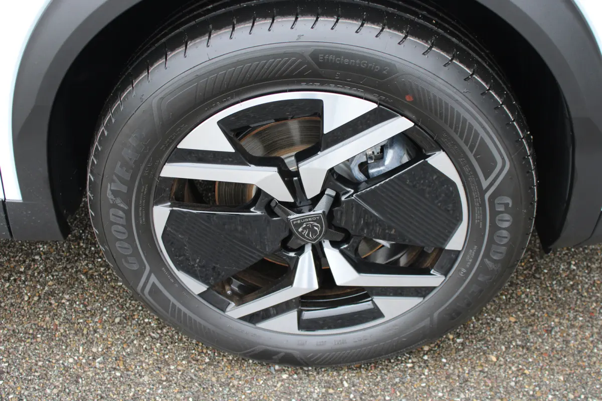 Allure | Active Safety Brake met camera en radar (automatisch noodremsysteem) met Distance Alert (waarschuwing dreigende aanrijding) | Advanced Active Safety Brake met camera en radar | Clim