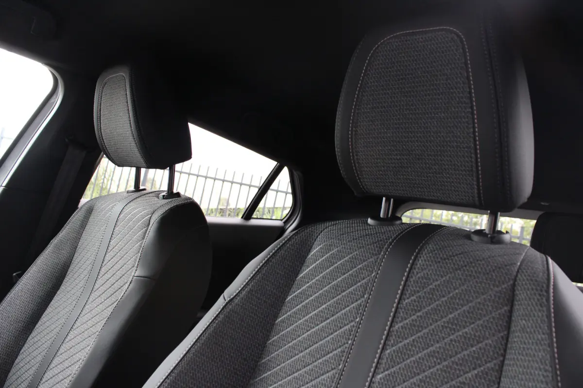 Allure | Active Safety Brake met camera en radar (automatisch noodremsysteem) met Distance Alert (waarschuwing dreigende aanrijding) | Advanced Active Safety Brake met camera en radar | Clim