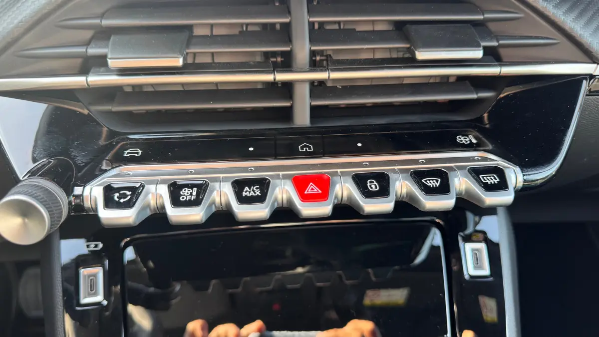 Envy | Active Safety Brake met camera en radar (automatisch noodremsysteem) met Distance Alert (waarschuwing dreigende aanrijding) | Advanced Active Safety Brake met camera en radar | Climat