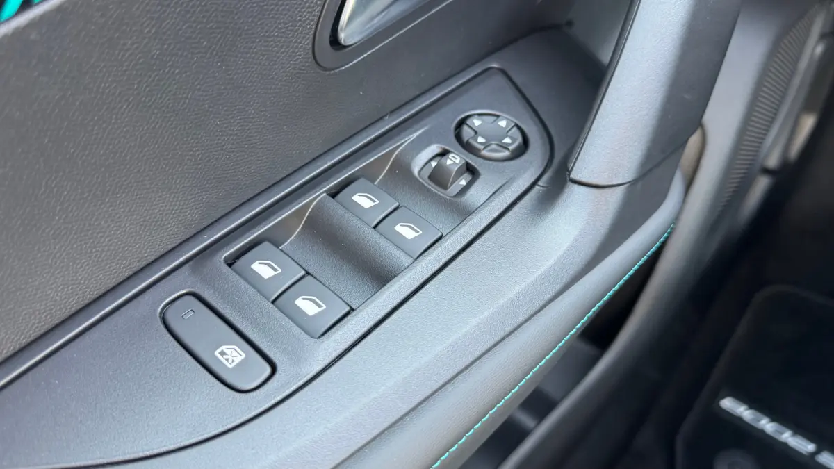 Envy | Active Safety Brake met camera en radar (automatisch noodremsysteem) met Distance Alert (waarschuwing dreigende aanrijding) | Advanced Active Safety Brake met camera en radar | Climat