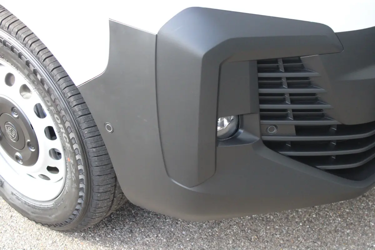 Standaard - Elektrisch | 16" stalen velgen | Elektrisch bedienbare en verwarmbare buitenspiegels | Elektrische parkeerrem