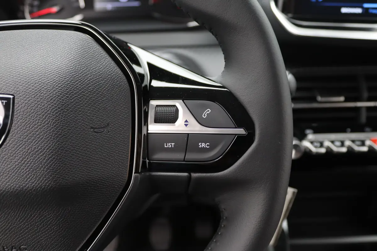 € 3.540,- Voorraad Voordeel | 1.2 PureTech 100 Style | Airco | Apple Carplay/Android Auto|telefoonintegratie premium | Cruise control
