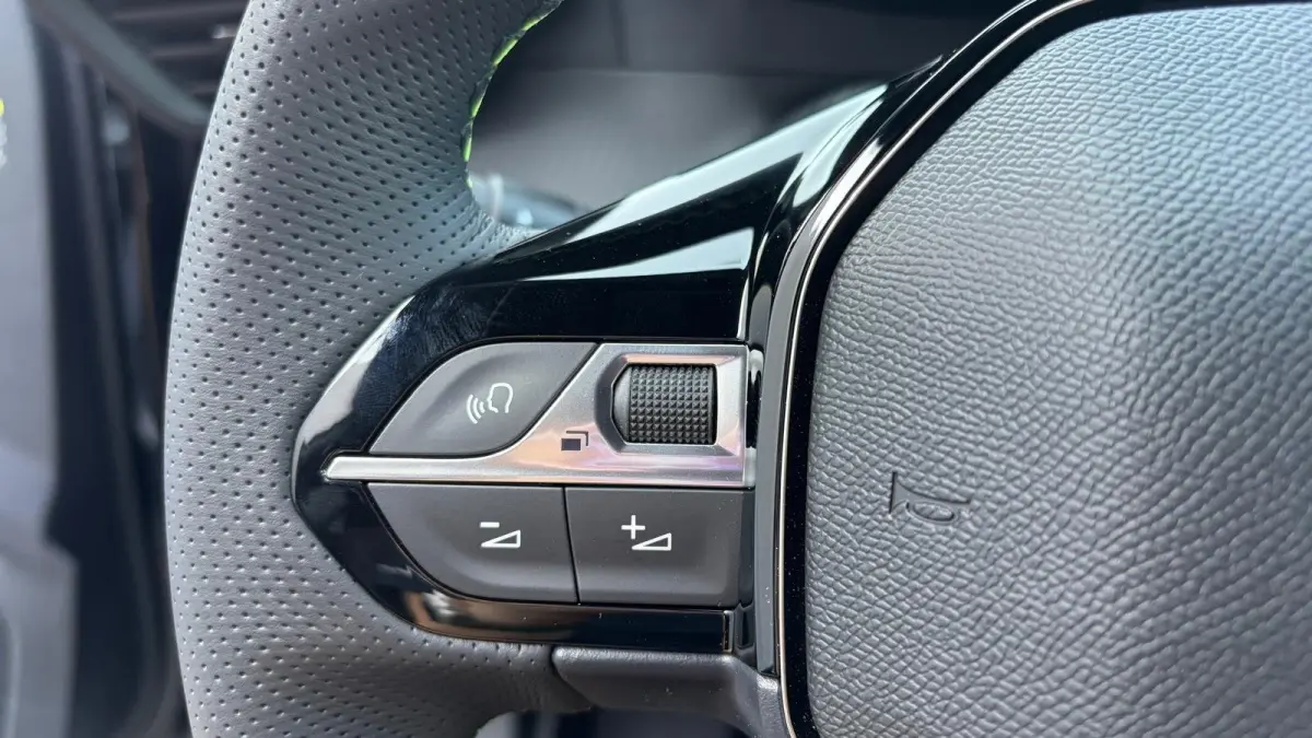 GT | 18" lichtmetalen velgen two tone zwart 'EVISSA' | Active Safety Brake met camera en radar (automatisch noodremsysteem) met Distance Alert (waarschuwing dreigende aanrijding) | Advanced 