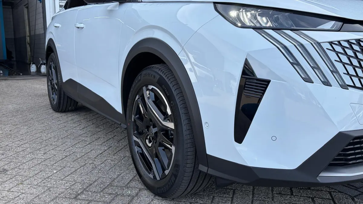Allure | Elektrische parkeerrem | Extra getinte achterste zijruiten en achterruit