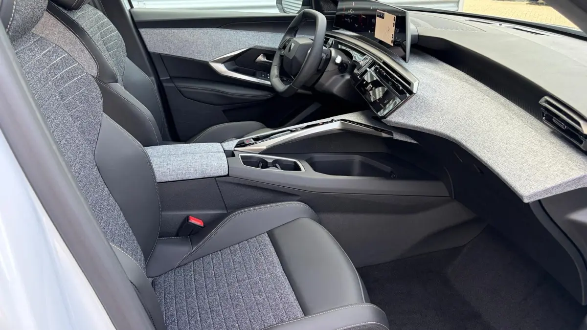 Allure | Elektrische parkeerrem | Extra getinte achterste zijruiten en achterruit