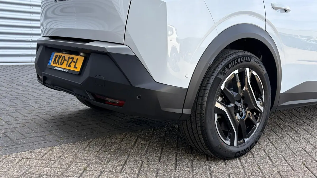 Allure | Elektrische parkeerrem | Extra getinte achterste zijruiten en achterruit