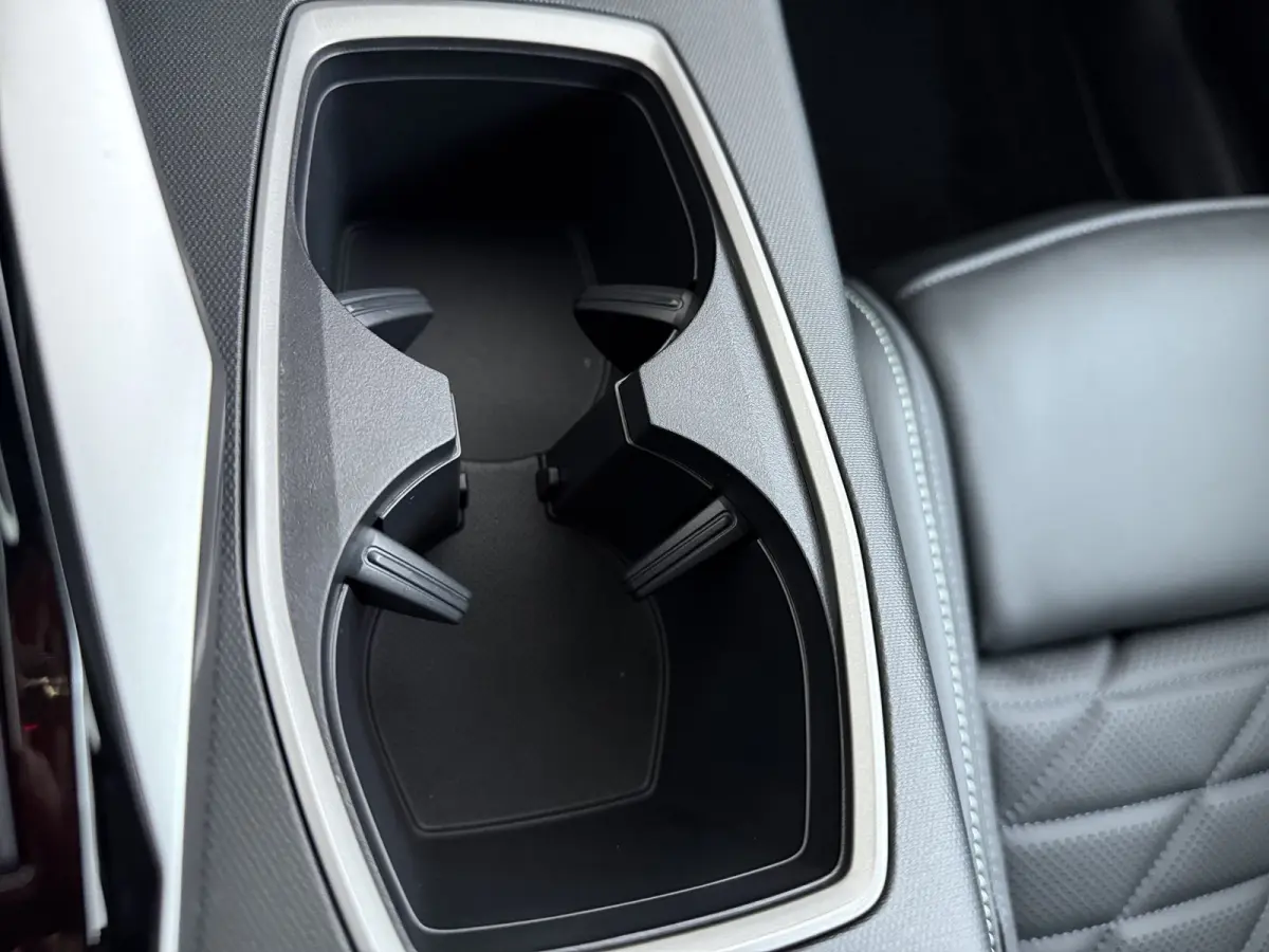 GT Exclusive | Adaptieve cruise control met Stop&Go functie | Elektrische parkeerrem | Extra getinte achterste zijruiten en achterruit