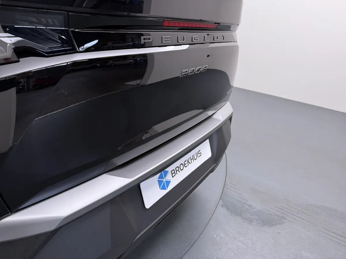 GT Exclusive | Adaptieve cruise control met Stop&Go functie | Elektrische parkeerrem | Extra getinte achterste zijruiten en achterruit