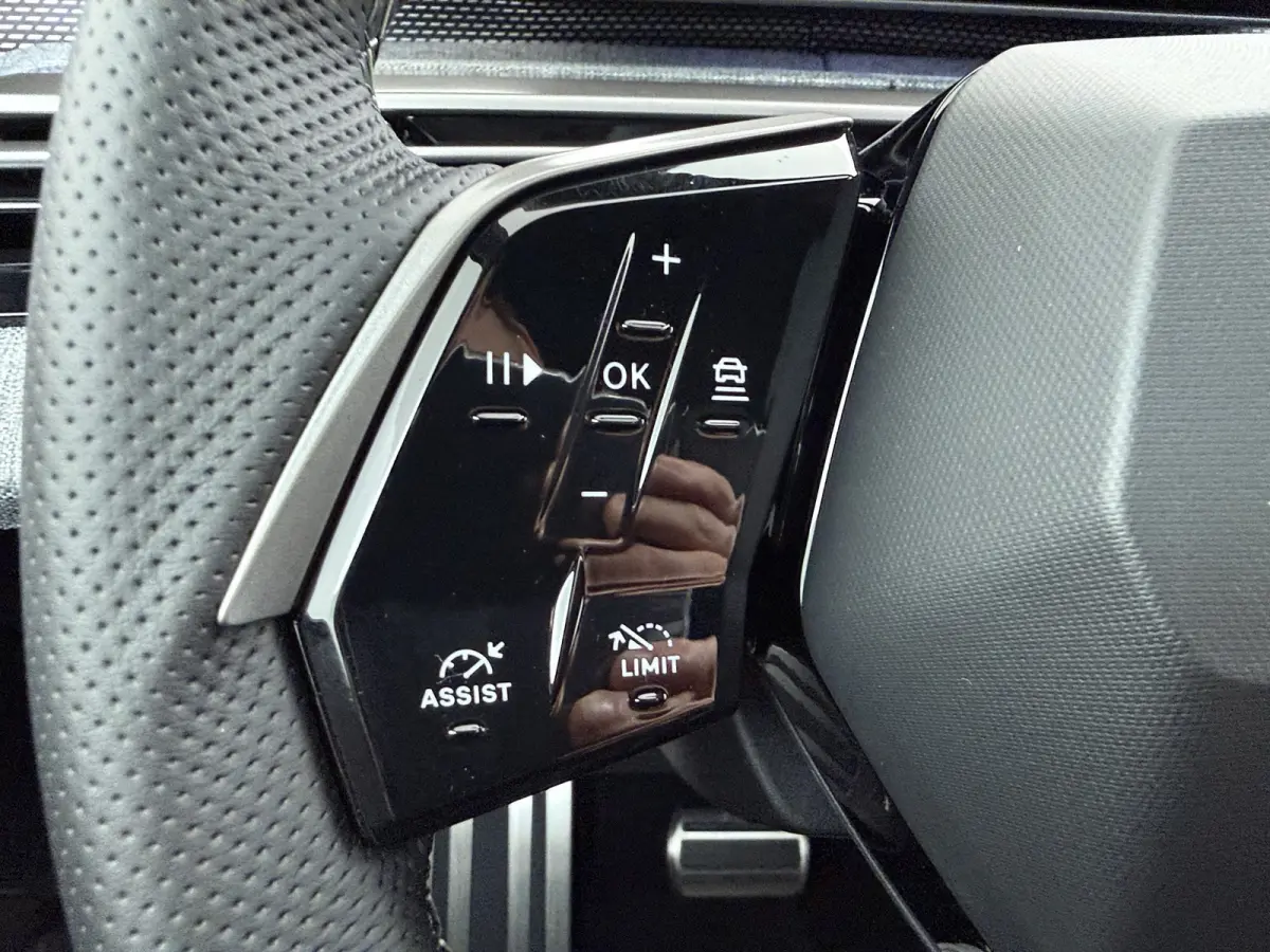 GT Exclusive | Adaptieve cruise control met Stop&Go functie | Elektrische parkeerrem | Extra getinte achterste zijruiten en achterruit