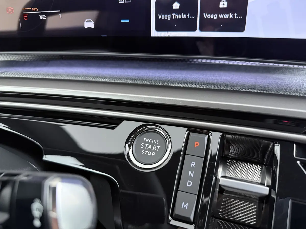 GT Exclusive | Adaptieve cruise control met Stop&Go functie | Elektrische parkeerrem | Extra getinte achterste zijruiten en achterruit