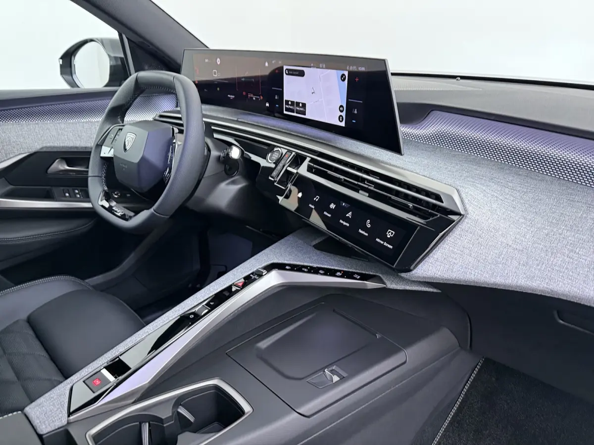 GT Exclusive | Adaptieve cruise control met Stop&Go functie | Elektrische parkeerrem | Extra getinte achterste zijruiten en achterruit