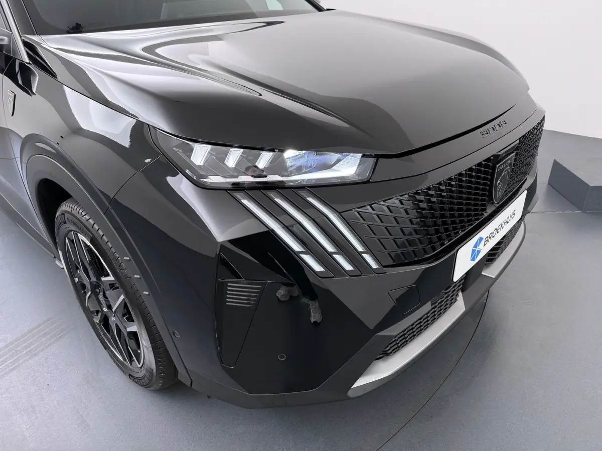 GT Exclusive | Adaptieve cruise control met Stop&Go functie | Elektrische parkeerrem | Extra getinte achterste zijruiten en achterruit