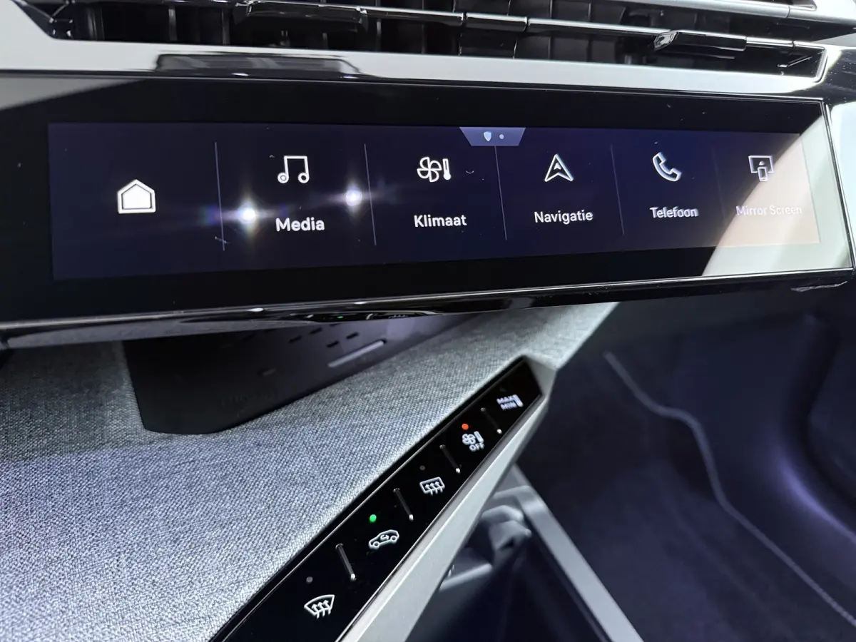 GT Exclusive | Adaptieve cruise control met Stop&Go functie | Elektrische parkeerrem | Extra getinte achterste zijruiten en achterruit