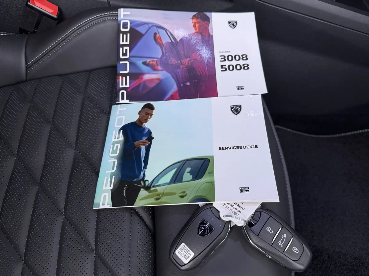 GT Exclusive | Adaptieve cruise control met Stop&Go functie | Elektrische parkeerrem | Extra getinte achterste zijruiten en achterruit
