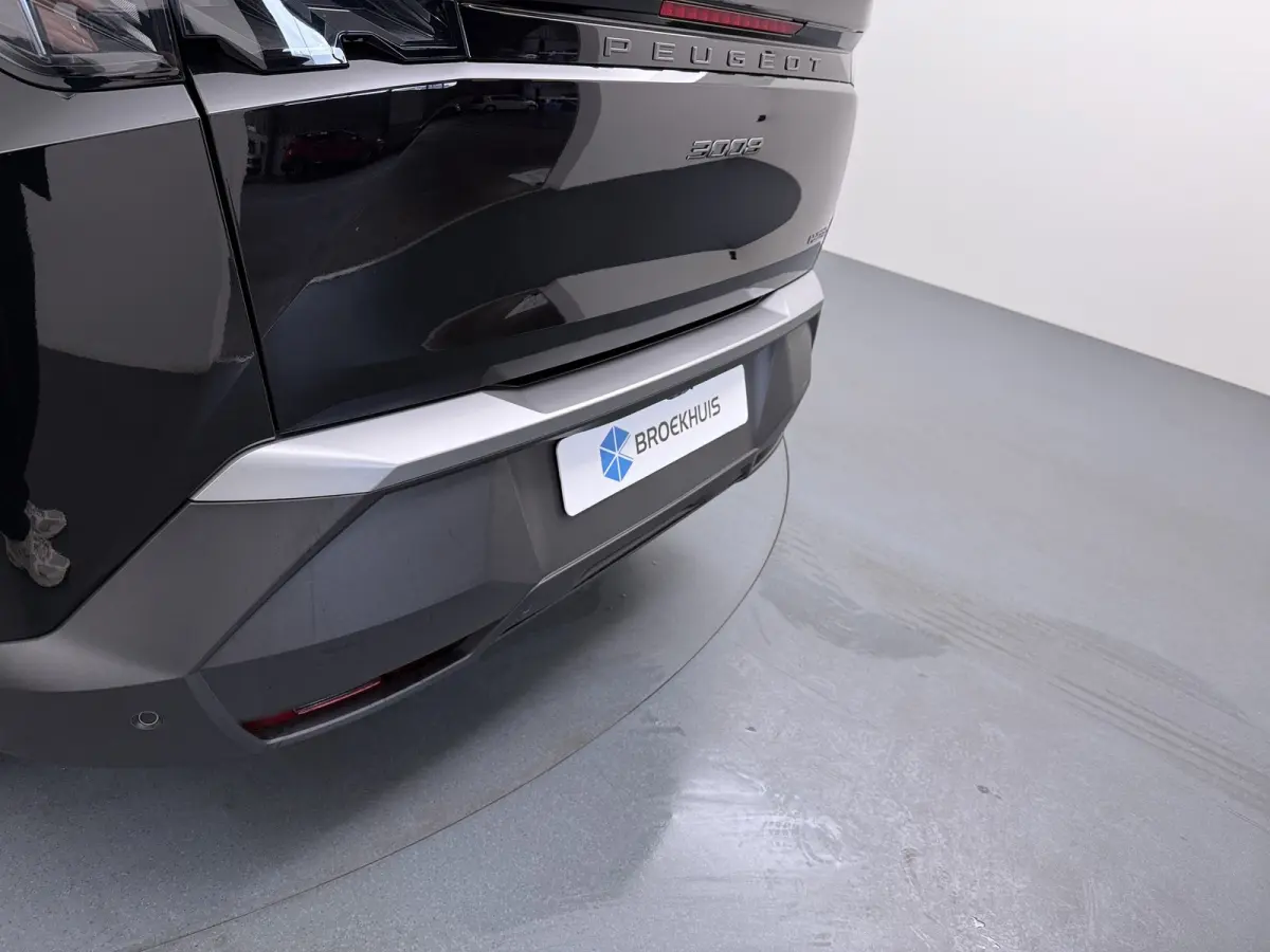 GT Exclusive | Adaptieve cruise control met Stop&Go functie | Elektrische parkeerrem | Extra getinte achterste zijruiten en achterruit