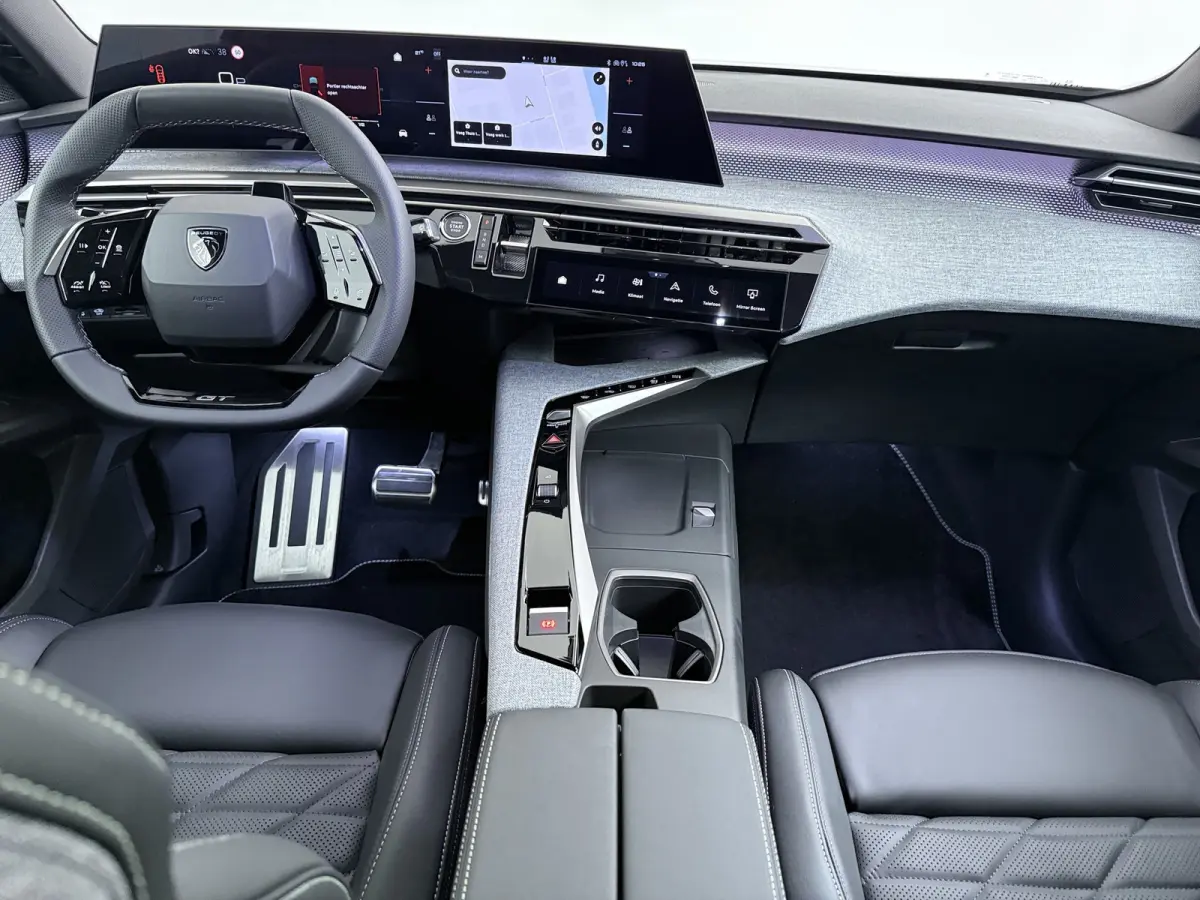 GT Exclusive | Adaptieve cruise control met Stop&Go functie | Elektrische parkeerrem | Extra getinte achterste zijruiten en achterruit