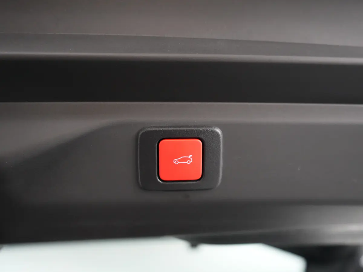 GT Exclusive | Elektrische parkeerrem | Extra getinte achterste zijruiten en achterruit
