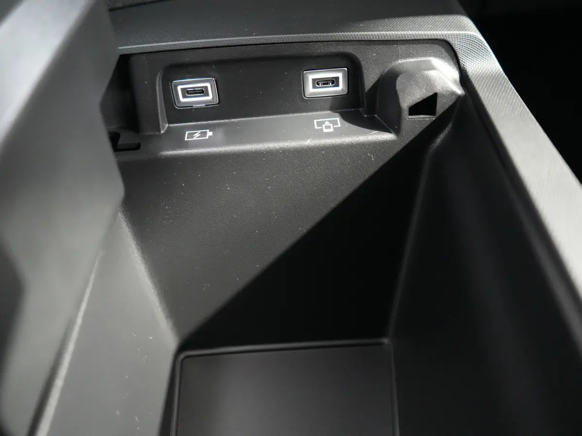 GT Exclusive | Elektrische parkeerrem | Extra getinte achterste zijruiten en achterruit