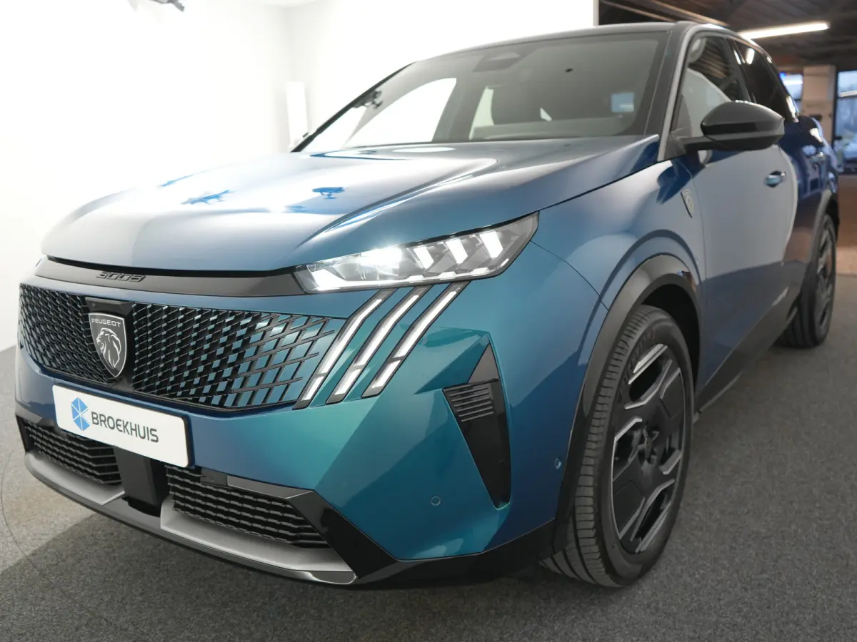 GT Exclusive | Elektrische parkeerrem | Extra getinte achterste zijruiten en achterruit