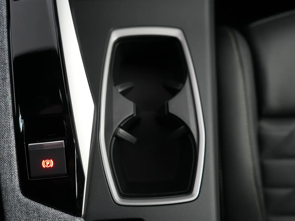 GT Exclusive | Elektrische parkeerrem | Extra getinte achterste zijruiten en achterruit