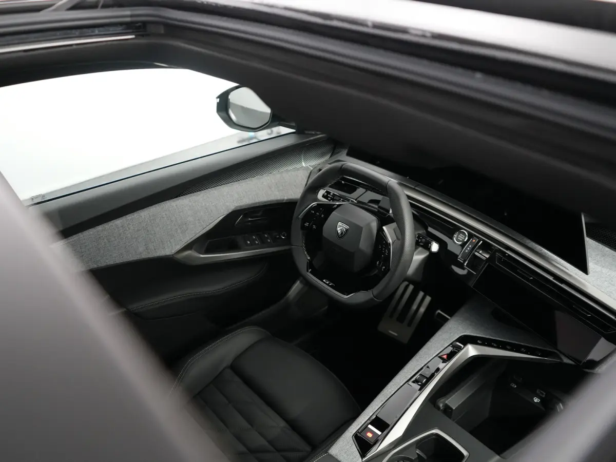 GT Exclusive | Elektrische parkeerrem | Extra getinte achterste zijruiten en achterruit