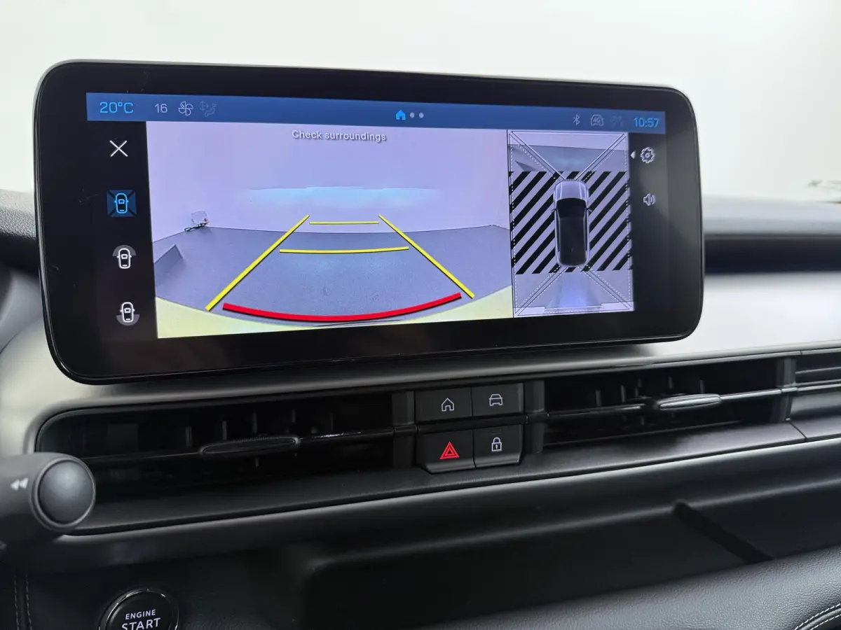 Altitude | 10,25 inch touchscreen | 10,25 inch volledig digitaal instrumentenpaneel | 180°-achteruitrijcamera