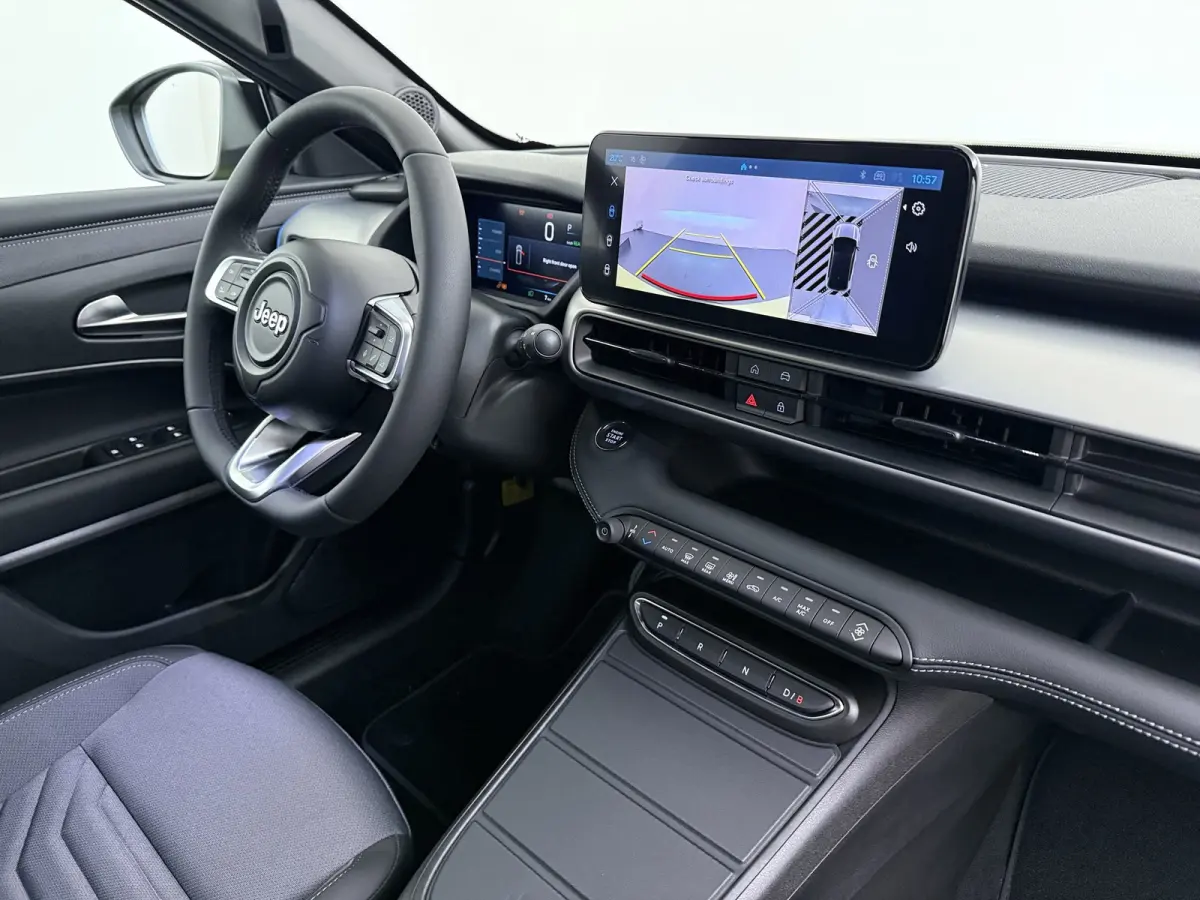 Altitude | 10,25 inch touchscreen | 10,25 inch volledig digitaal instrumentenpaneel | 180°-achteruitrijcamera