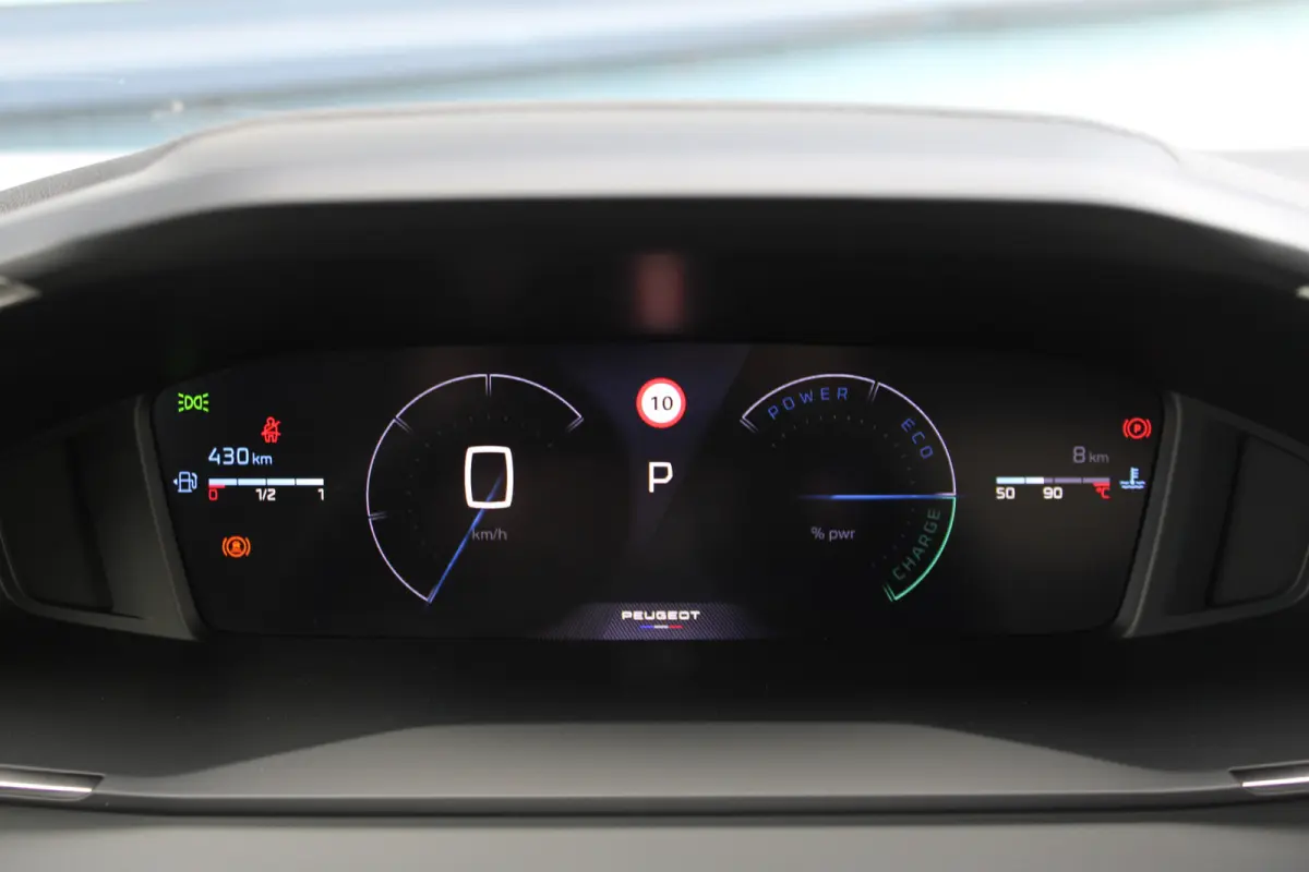 Envy | Active Safety Brake met camera en radar (automatisch noodremsysteem) met Distance Alert (waarschuwing dreigende aanrijding) | Advanced Active Safety Brake met camera en radar | Climat