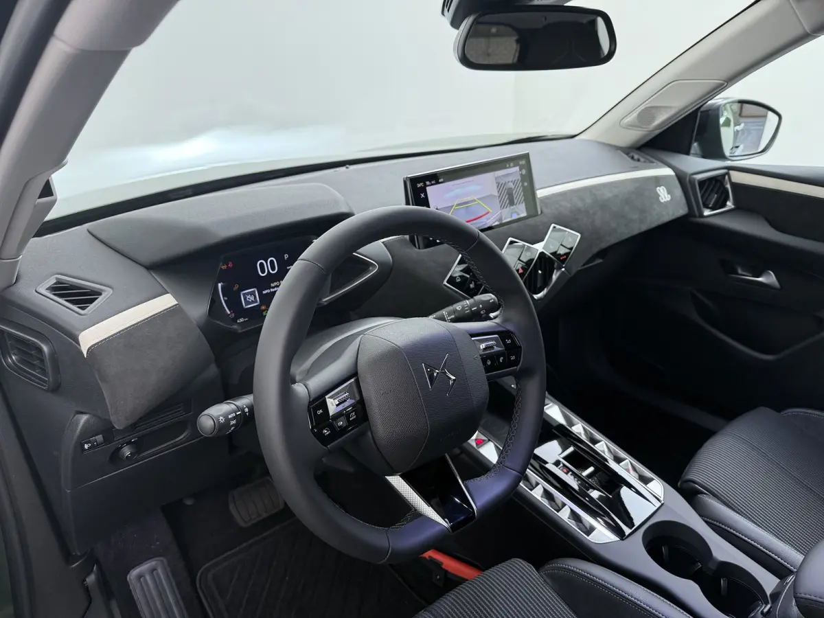 Maison Sarah Lavoine | 17" lichtmetalen velgen DUBLIN | DS Iris Navigatie System | Parkeersensoren achter