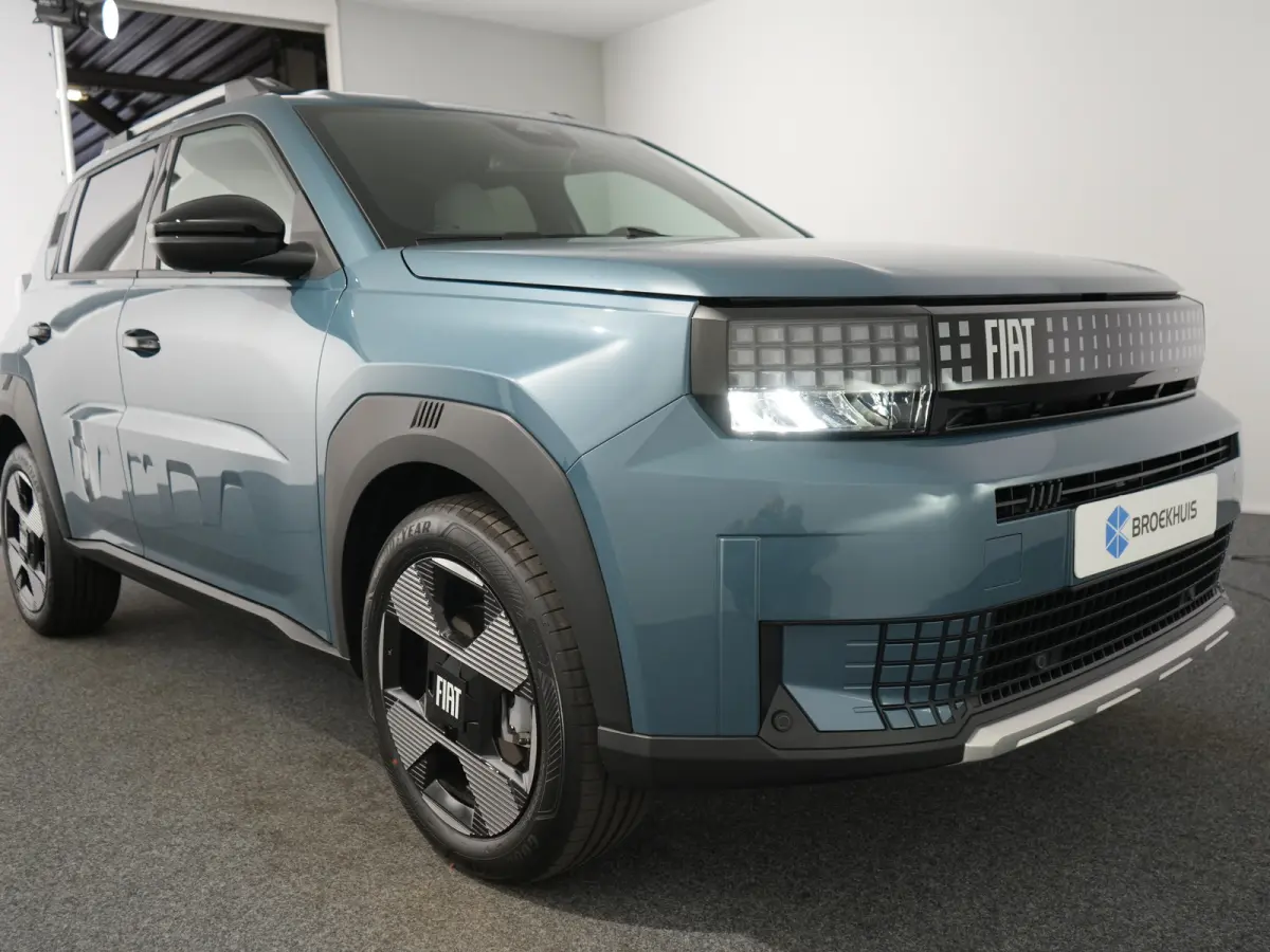 | € 2795 Voorraad Voordeel | 1.2 Hybrid La Prima | Achteruitrijcamera met 180° Area view | Automatische airconditioning | Parkeerhulp voor en achter