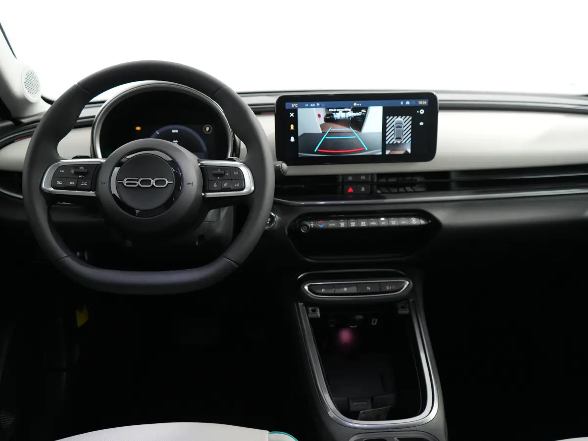 La Prima | 10,25" touchscreen radio met Bluetooth, DAB & USB | 18" lichtmetalen velgen Diamont Cut | Adaptieve cruise control met Intelligent Speed Assist