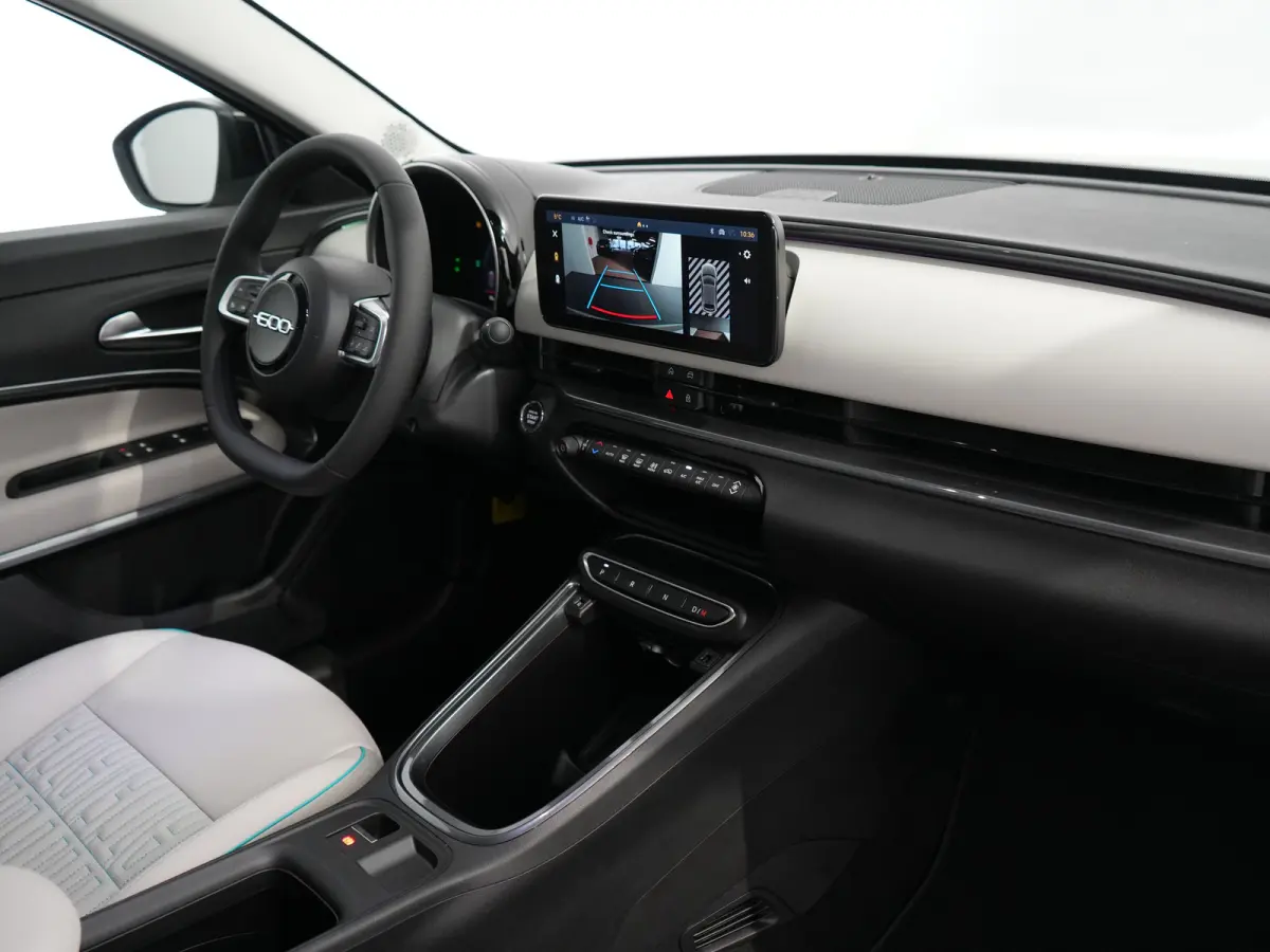 La Prima | 10,25" touchscreen radio met Bluetooth, DAB & USB | 18" lichtmetalen velgen Diamont Cut | Adaptieve cruise control met Intelligent Speed Assist
