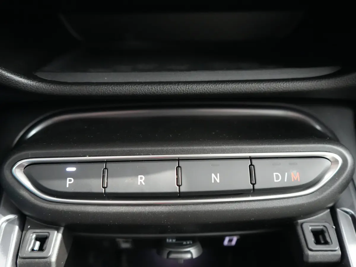 La Prima | 10,25" touchscreen radio met Bluetooth, DAB & USB | 18" lichtmetalen velgen Diamont Cut | Adaptieve cruise control met Intelligent Speed Assist