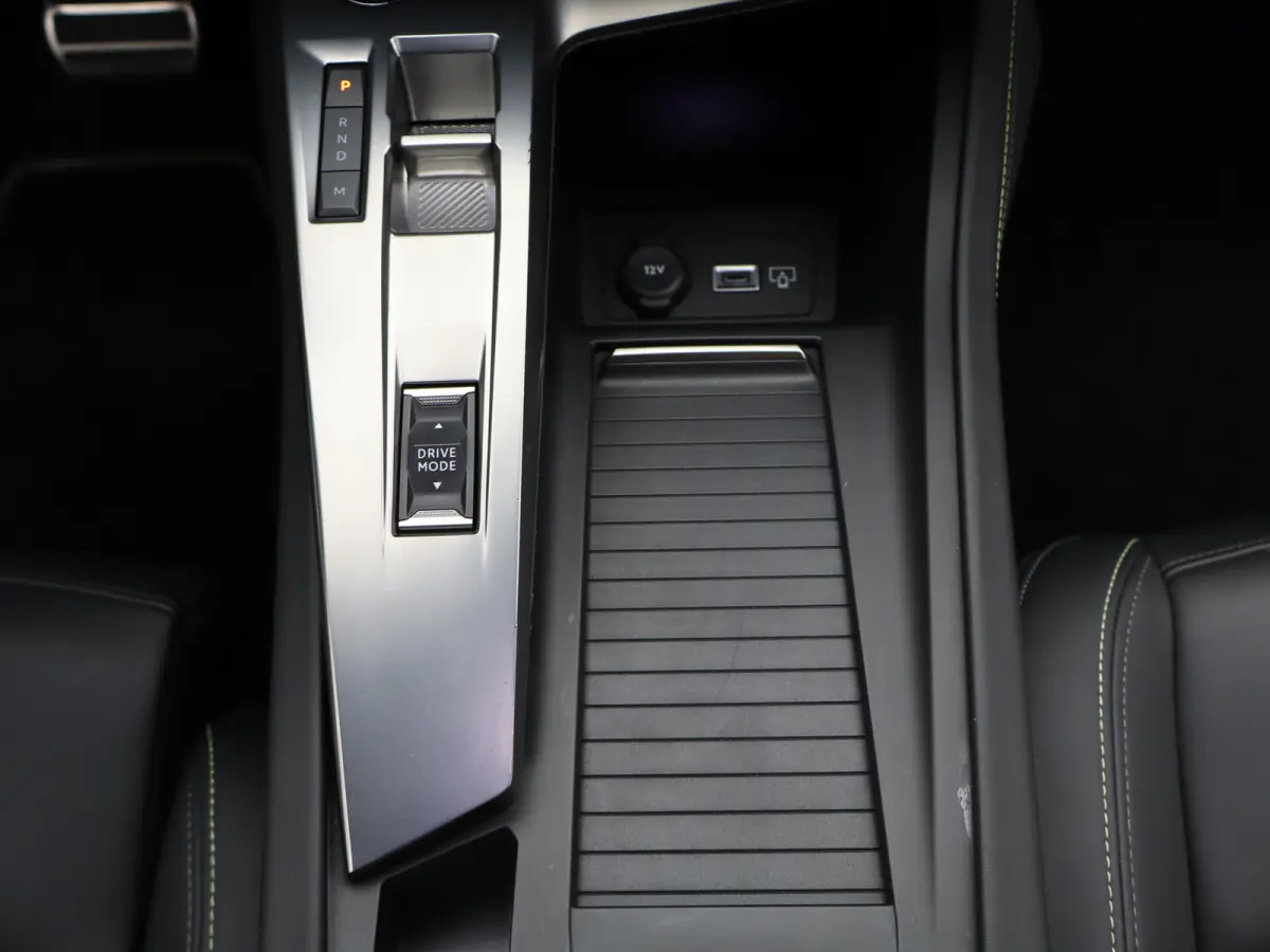 1.2 PureTech GT | Automaat | Carplay | Trekhaak | 360* Camera | Elek. bestuurderstoel | Memory | Adaptieve cruise | Matrix led |