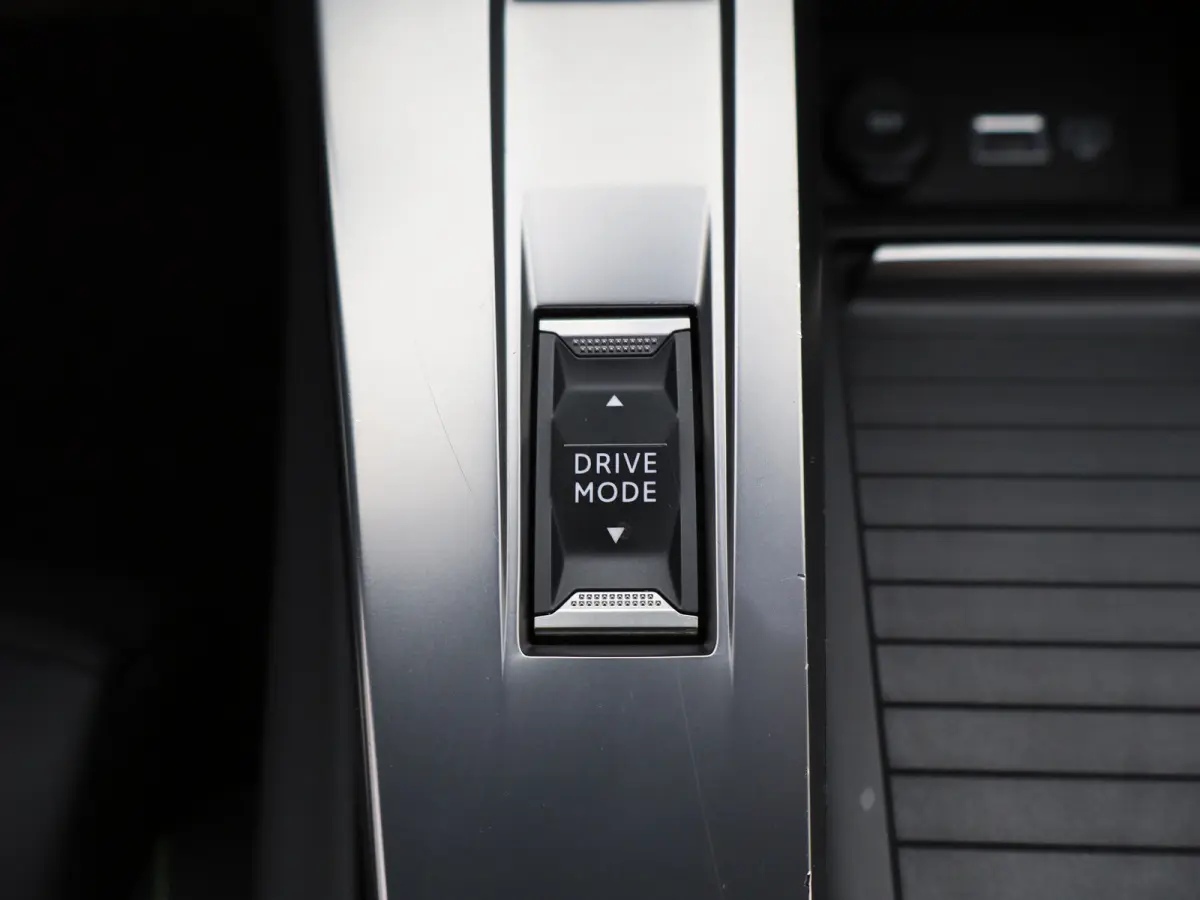 1.2 PureTech GT | Automaat | Carplay | Trekhaak | 360* Camera | Elek. bestuurderstoel | Memory | Adaptieve cruise | Matrix led |