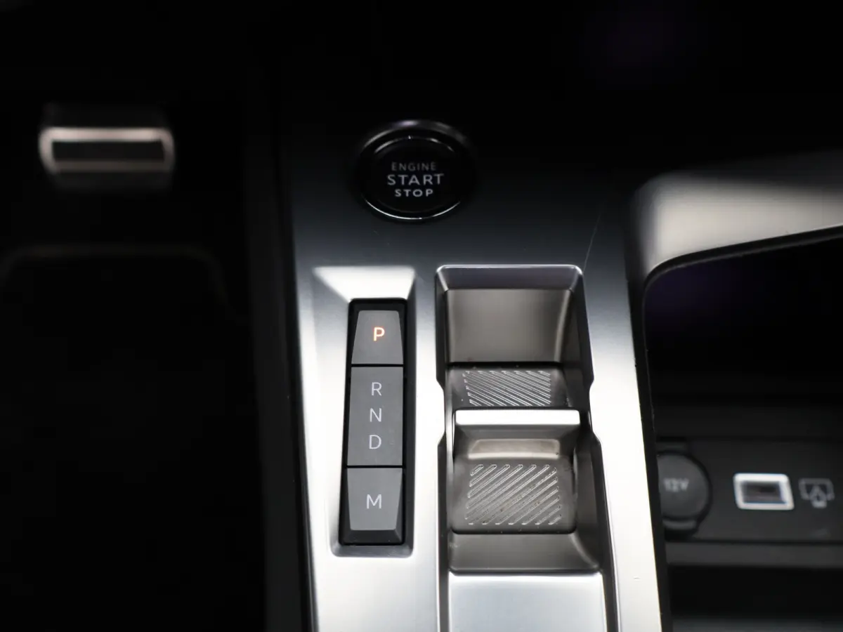 1.2 PureTech GT | Automaat | Carplay | Trekhaak | 360* Camera | Elek. bestuurderstoel | Memory | Adaptieve cruise | Matrix led |