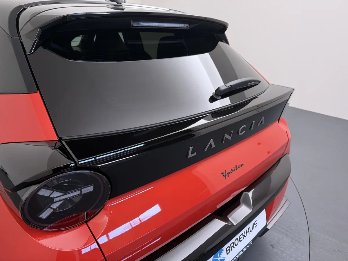 HF | 10.25" Infotainment met touchscreen | 18’’ velgen HF | Alcon remsysteem voor maximale remkracht